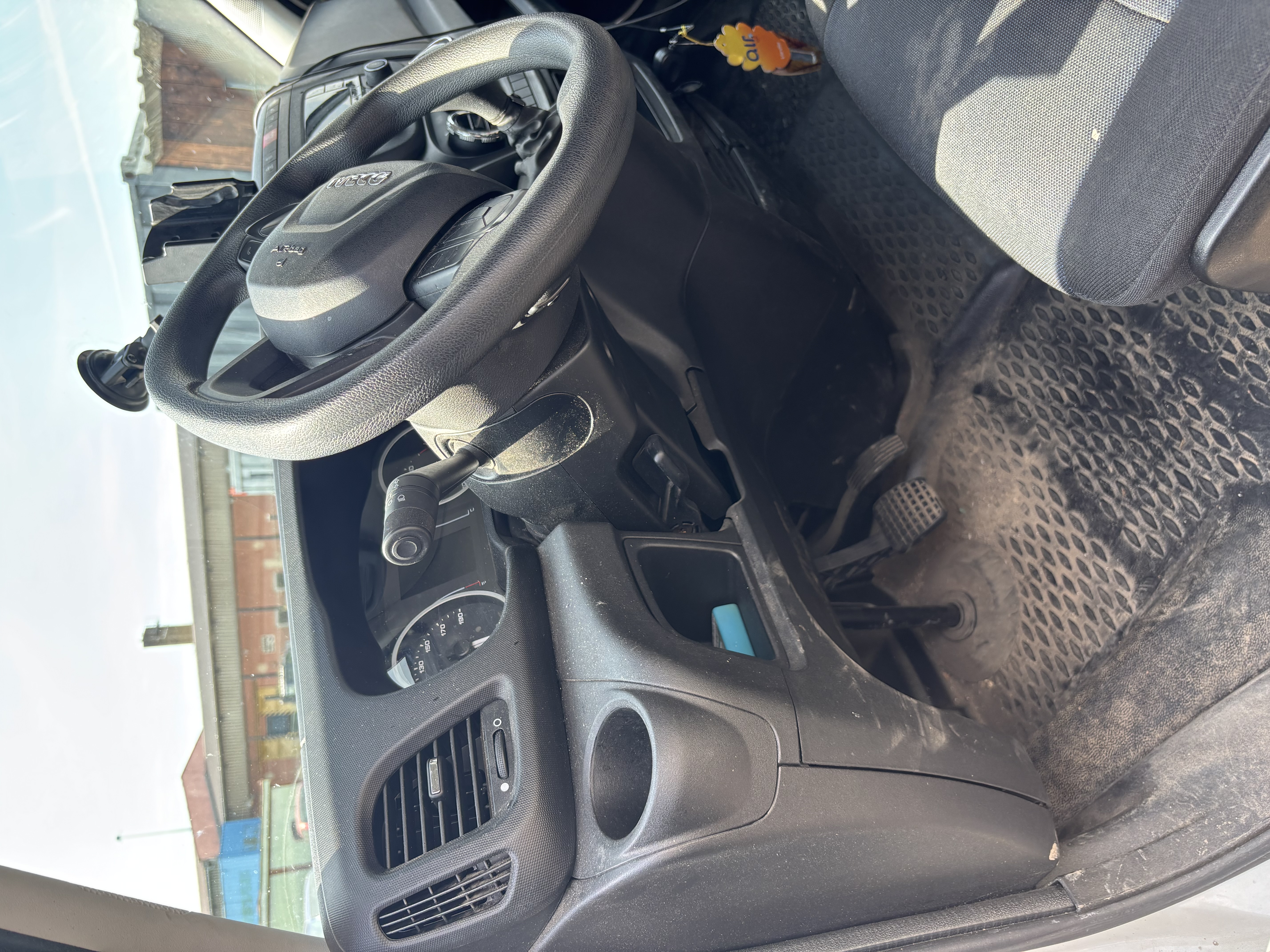 Interiér vozu před detailingem