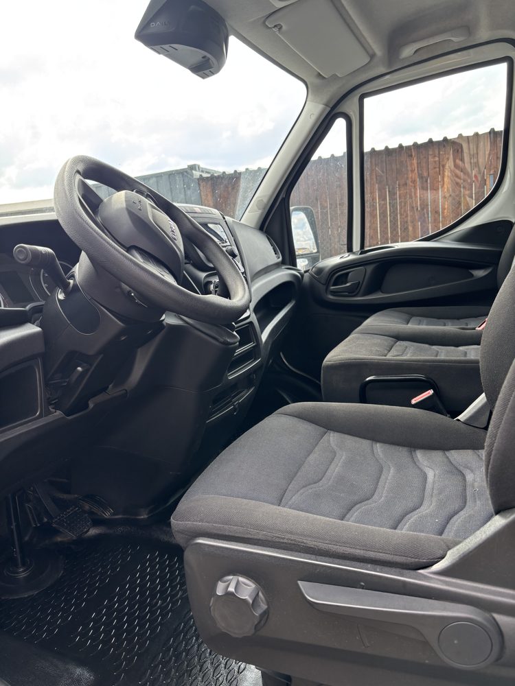Vyčištěný interiér po detailingu